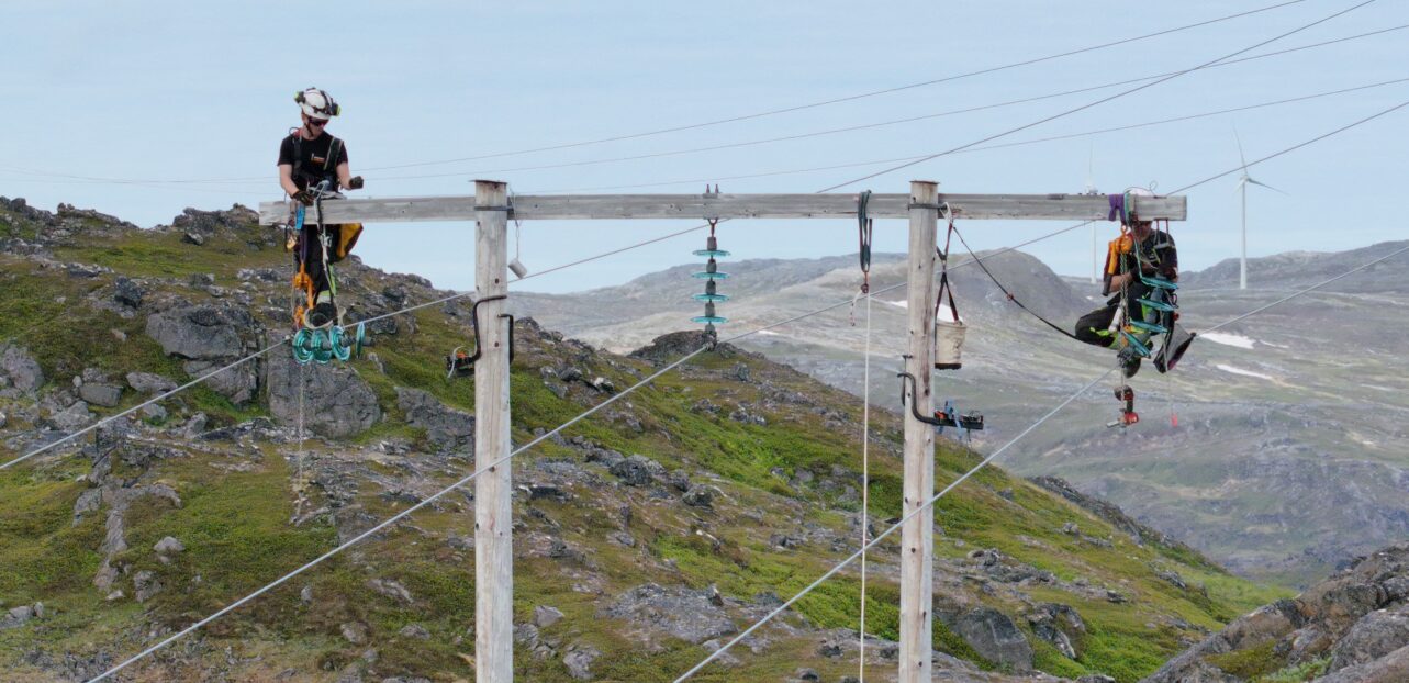 montører i arbeid på 60kV sørøya